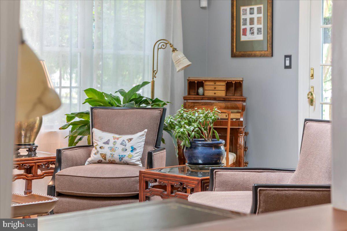 517 Valley View Road Towson, MD 21286 - Photo 25 of 89 a living room with furniture and a potted plant