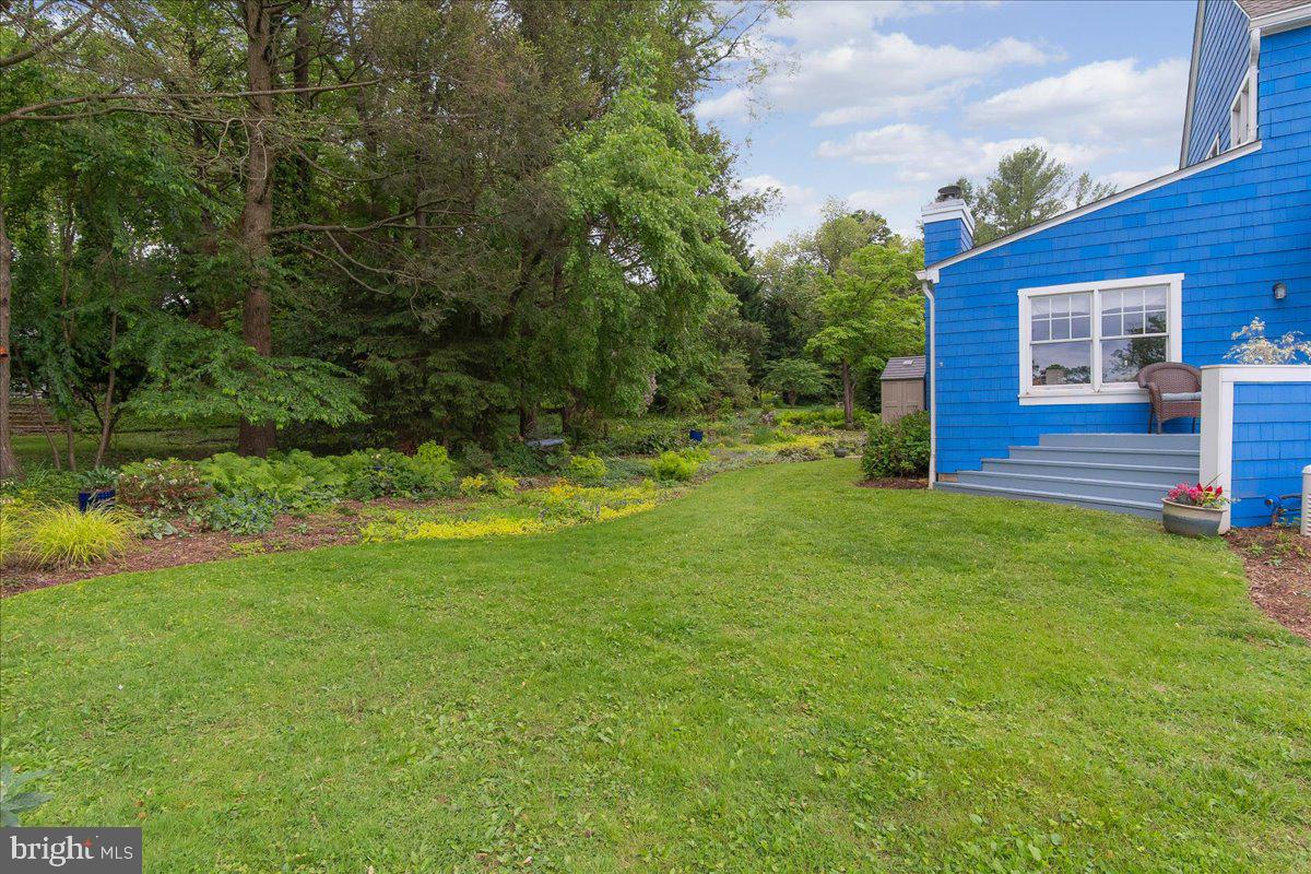 517 Valley View Road Towson, MD 21286 - Photo 69 of 89 a view of a backyard with table and chairs and wooden fence