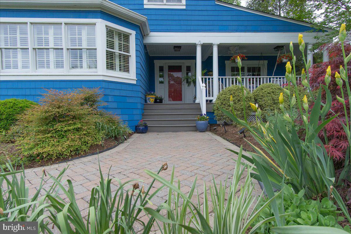 517 Valley View Road Towson, MD 21286 - Photo 8 of 89 a front view of a house with a garden