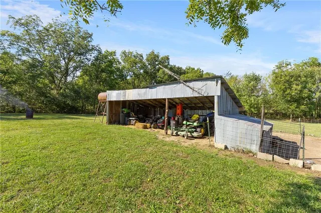 $474,500 | 671 Northeast 750 Road, Knob Noster, MO 65336