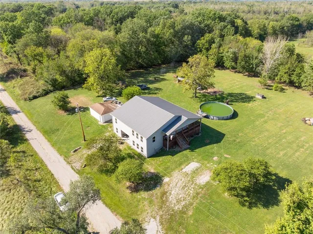 $474,500 | 671 Northeast 750 Road, Knob Noster, MO 65336