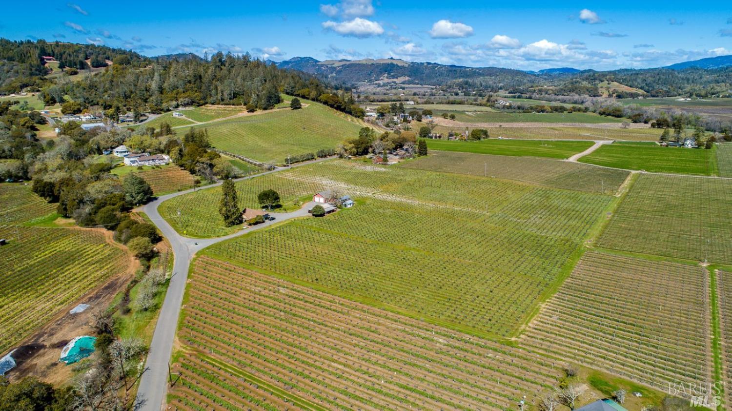 While it feels refreshingly isolated from the hustle and bustle of modern society, Dry Creek Valley is conveniently close to Hwy. 101 and only a short distance from the Sonoma County Airport and Santa Rosa. It is also less than an hour and a half north of San Francisco.