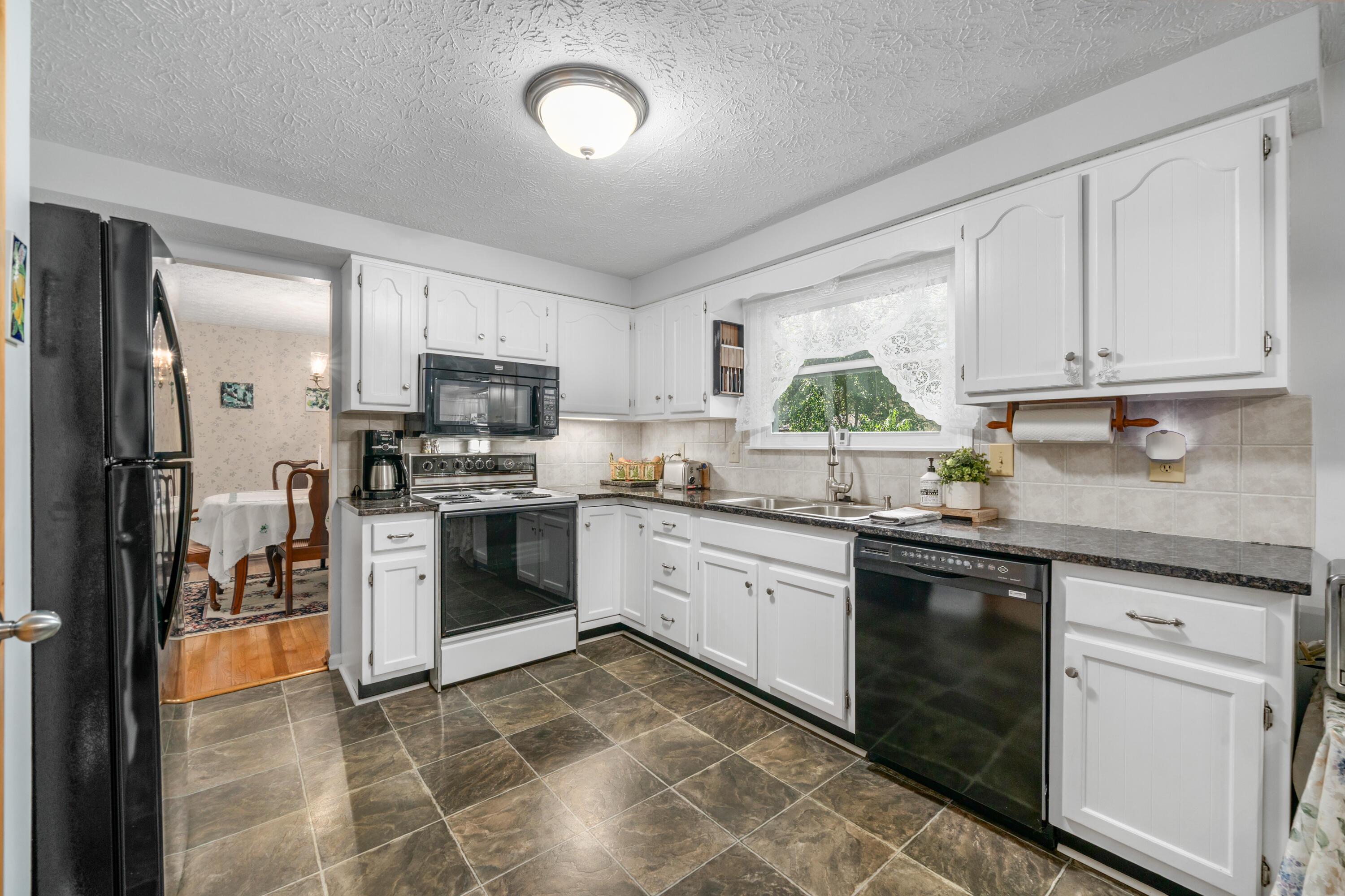 639 Link Road Whitehall, OH 43213 - Photo 14 of 73 14-print-DSC04328