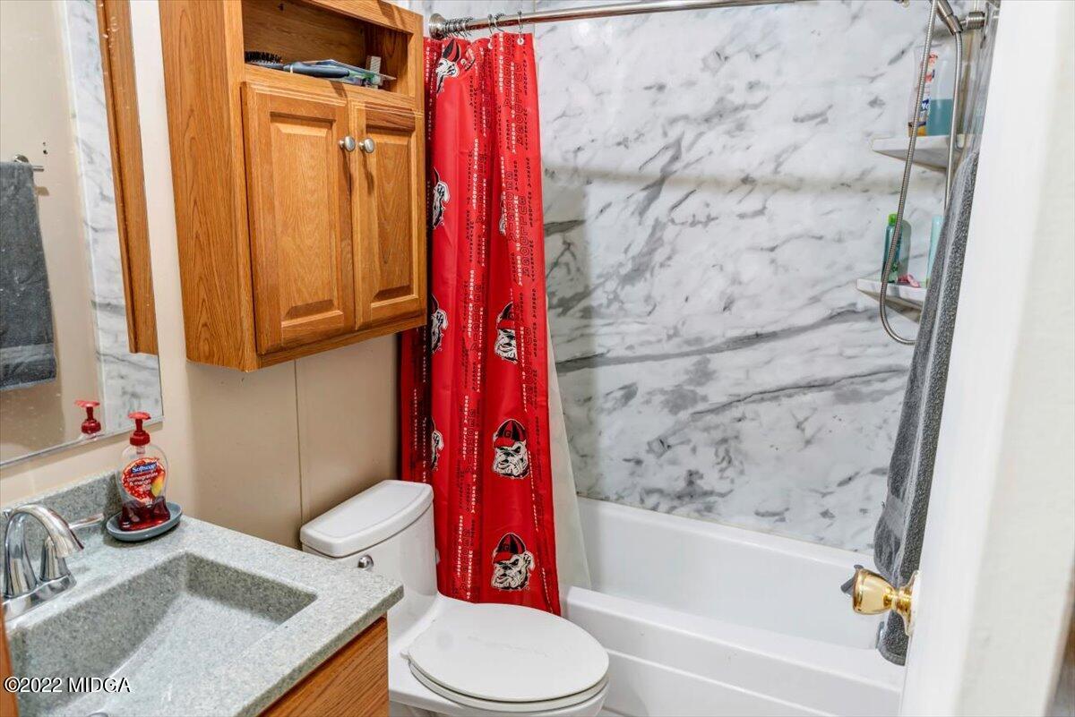 3401 Whitaker Road Roberta, GA 31078 - Photo 12 of 39 a bathroom with a sink toilet and bathtub