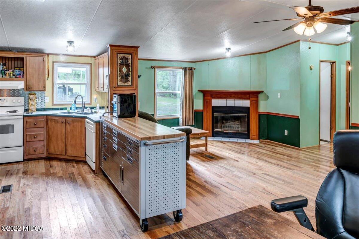 3401 Whitaker Road Roberta, GA 31078 - Photo 8 of 39 a kitchen with stainless steel appliances granite countertop a stove refrigerator and a fireplace