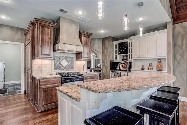 $1,050,000 | 9321 West 156th Place, Overland Park, KS 66221