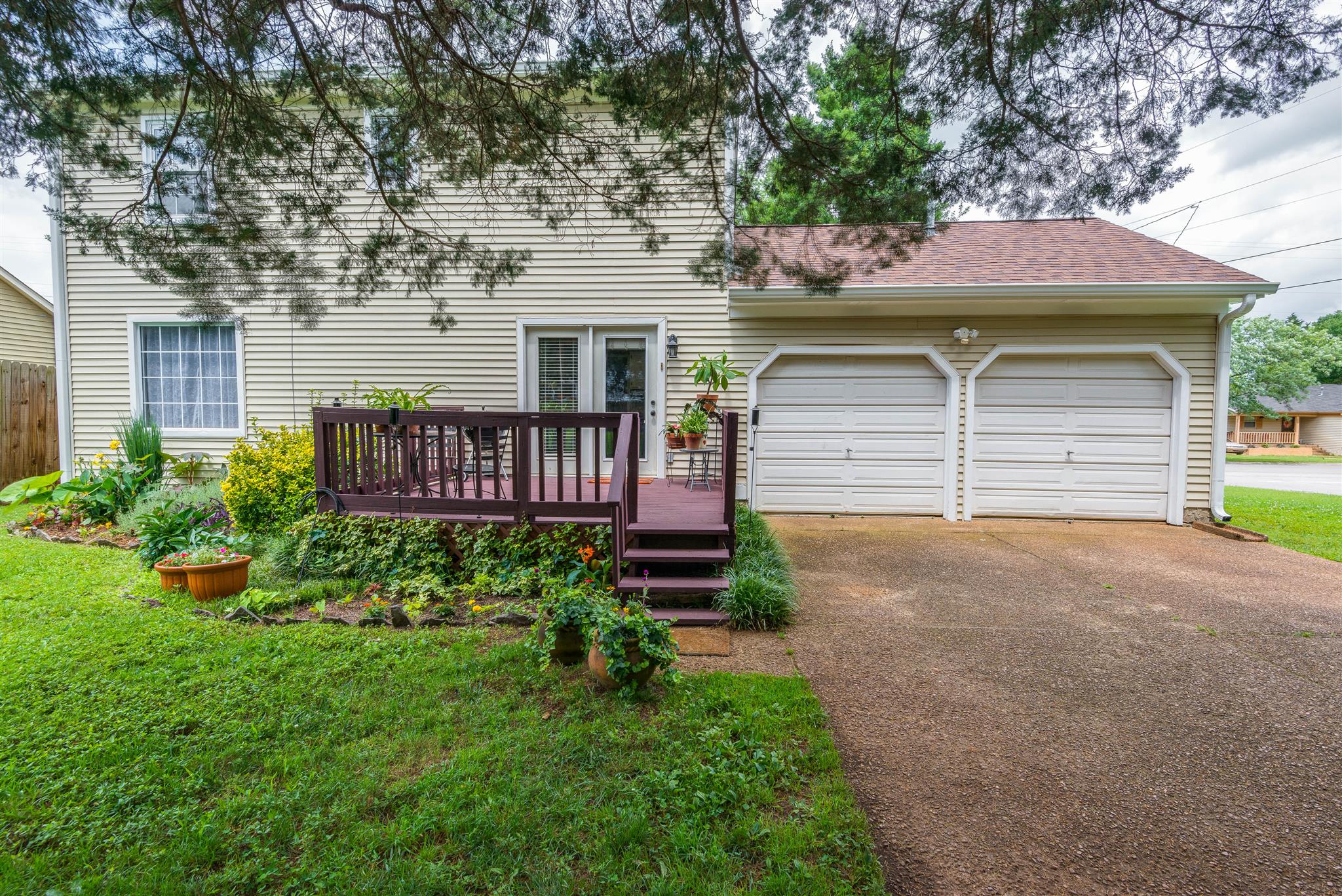 316 Cedarcliff Road Antioch, TN 37013 - Photo 5 of 27 a front view of a house with garden