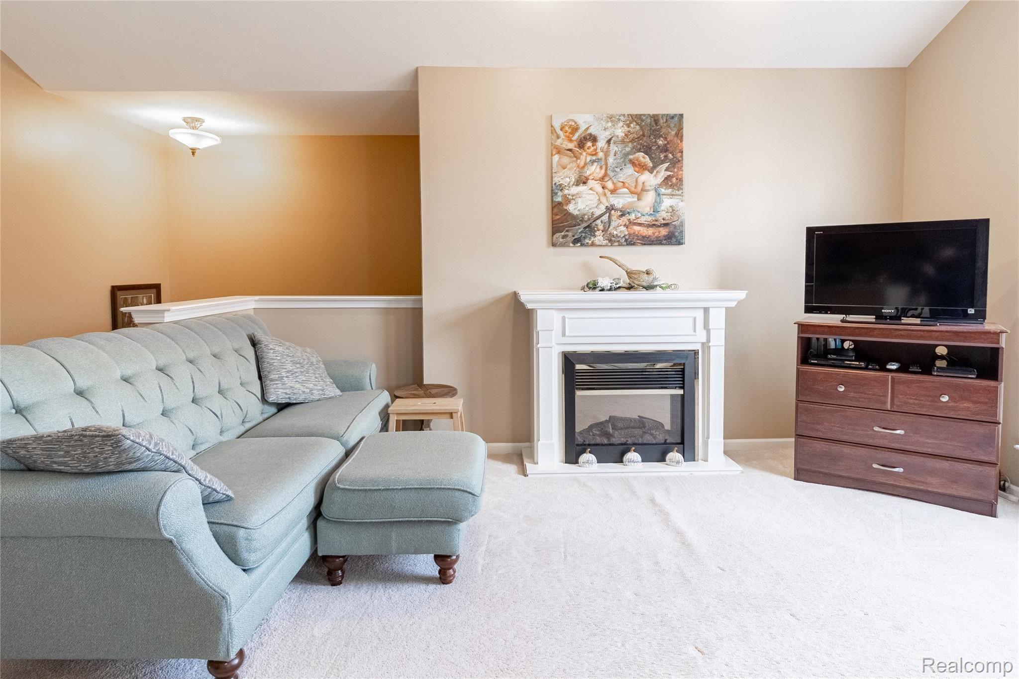 1643 Deepwood Circle Rochester, MI 48307 - Photo 8 of 35 DJ0A3480-HDR.jpg