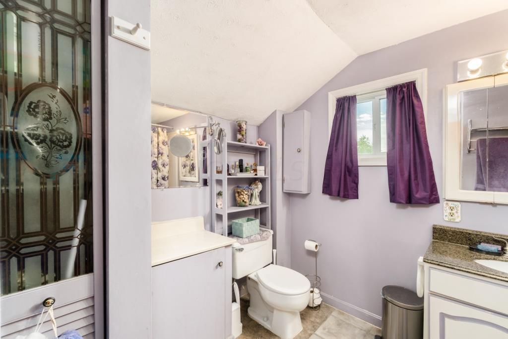 2207 Ferris Road Columbus, OH 43224 - Photo 21 of 24 020 Upstairs Bath