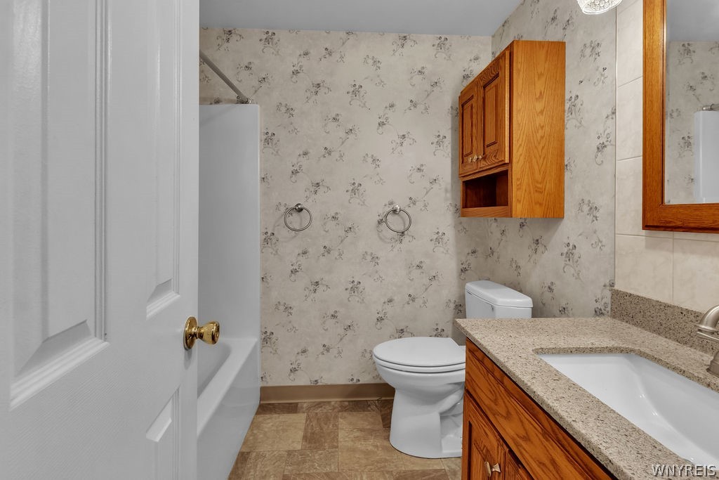 4755 Chestnut Ridge Road, Unit 9 Amherst, NY 14228 - Photo 27 of 46 Main bathroom