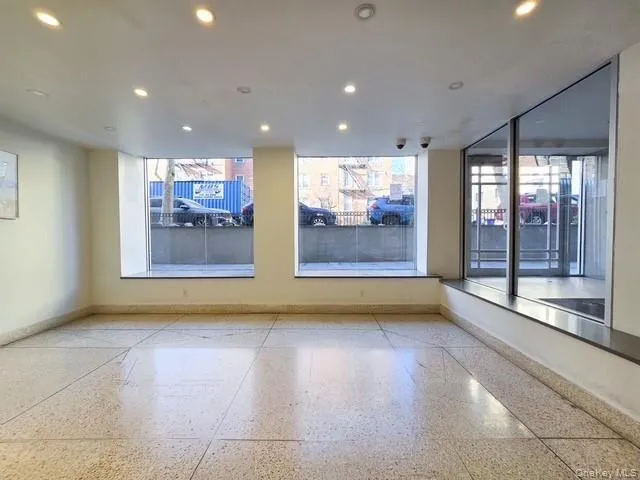 a view of livingroom with furniture