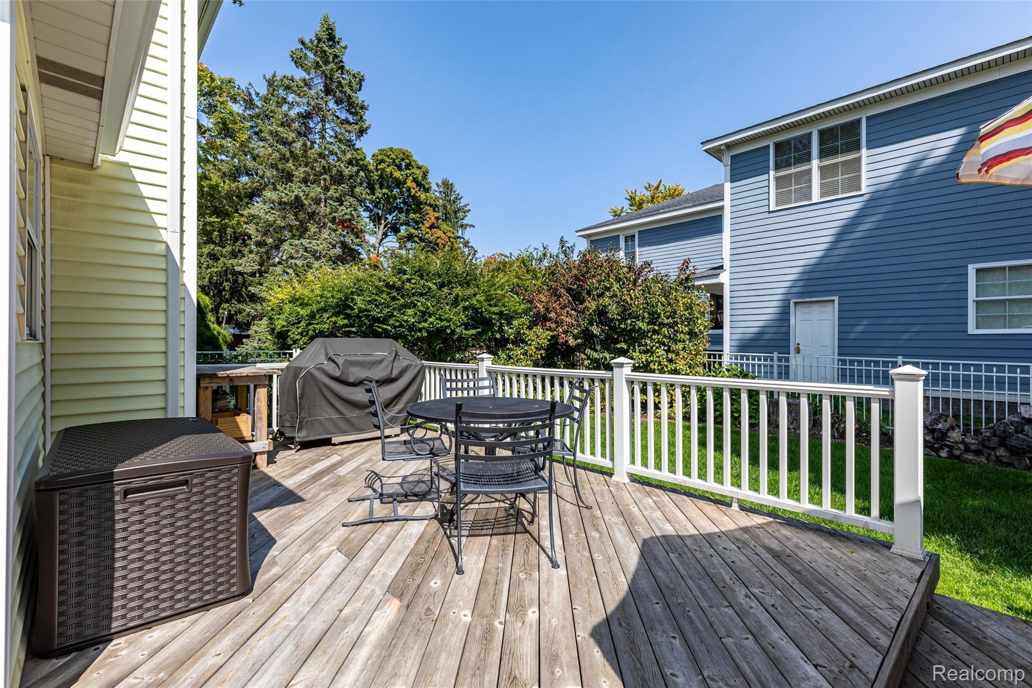 704 Spencer Road Brighton, MI 48116 - Photo 15 of 44 15.Deck
