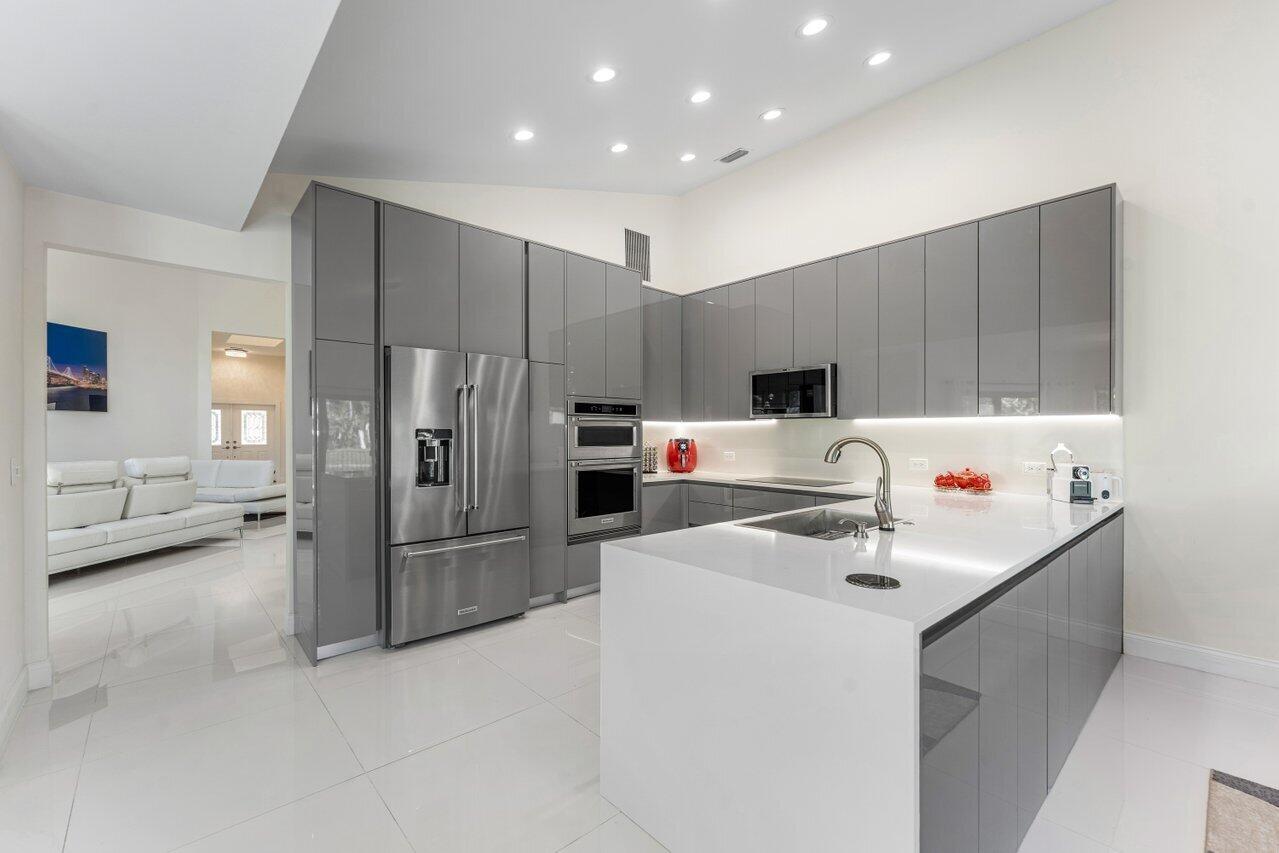 23419 Mirabella Circle South Boca Raton, FL 33433 - Photo 13 of 57 017-23419MirabellaCircleSouth-BocaRaton-