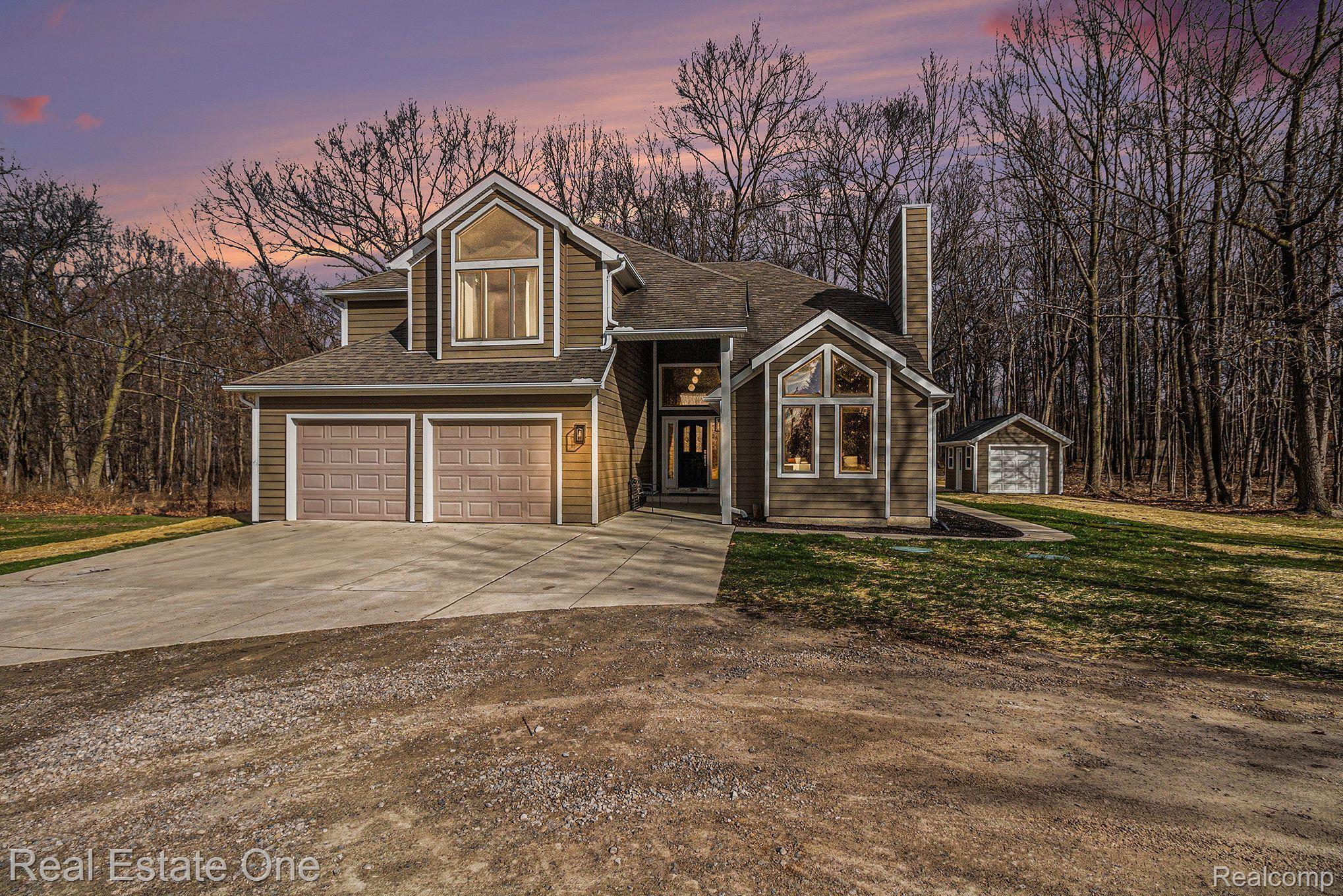 8155 Sheraton Park Road Fenton, MI 48430 - Photo 3 of 37