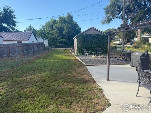 a view of a back yard of the house