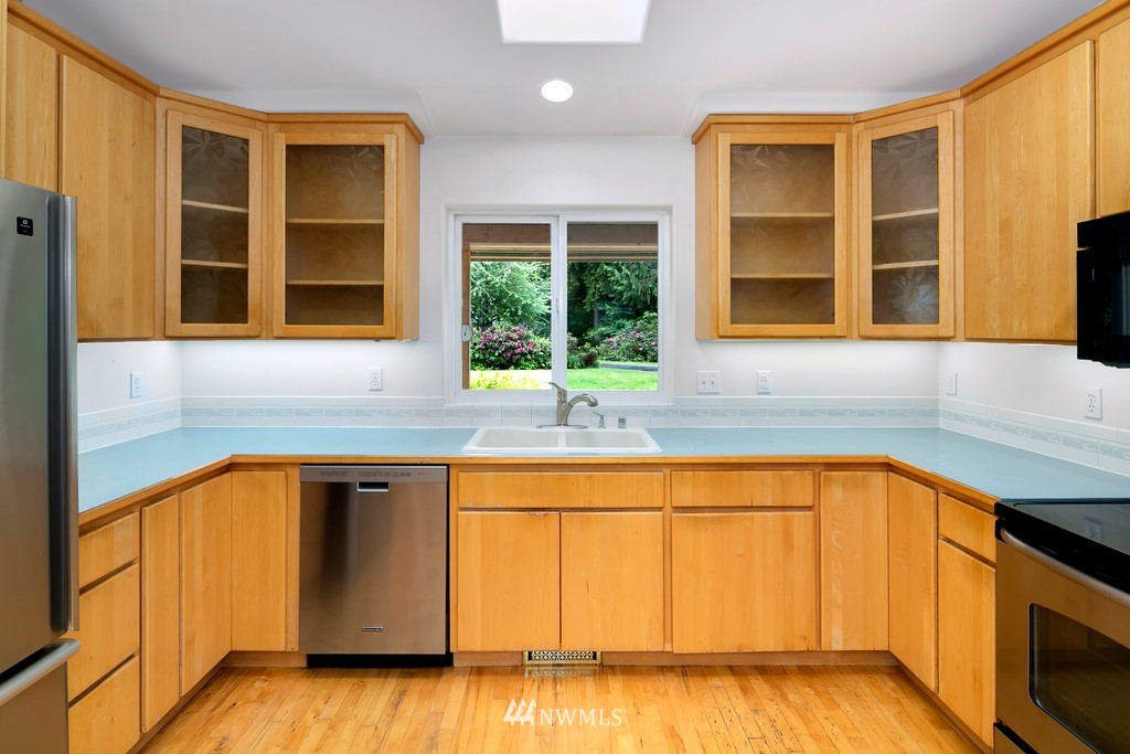 23402 Wallitner Road Arlington, WA 98223 - Photo 20 of 39 a kitchen with a sink and cabinets