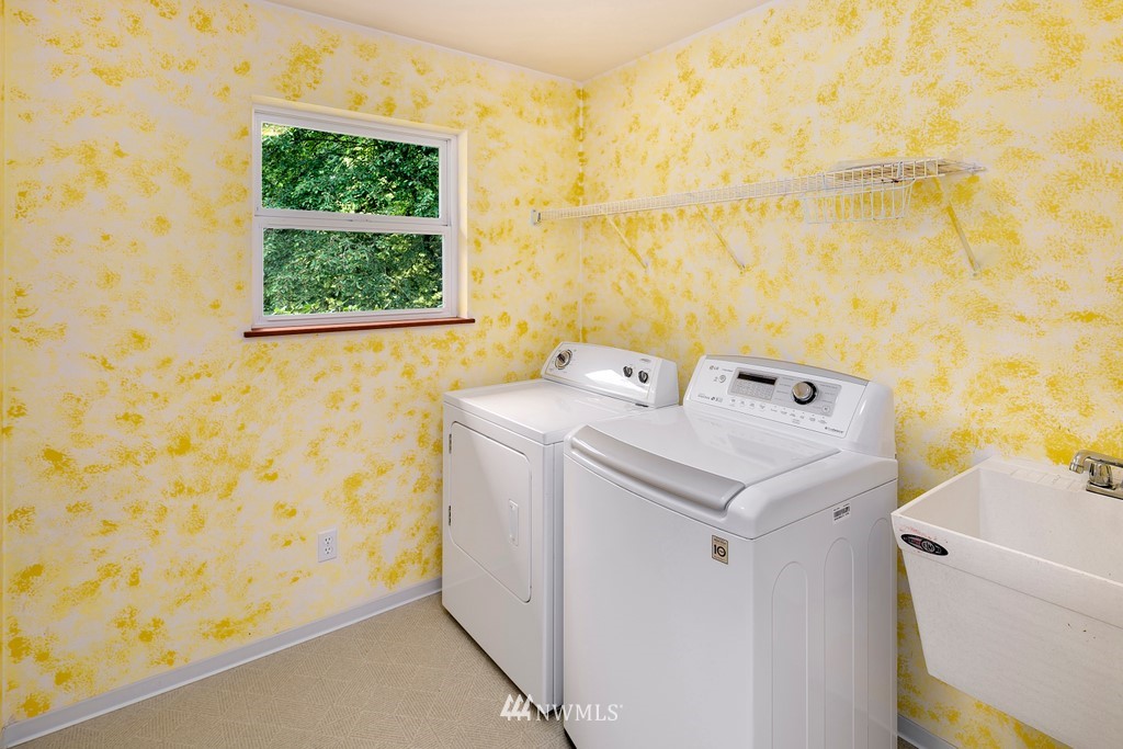 23402 Wallitner Road Arlington, WA 98223 - Photo 27 of 39 a utility room with dryer and washer