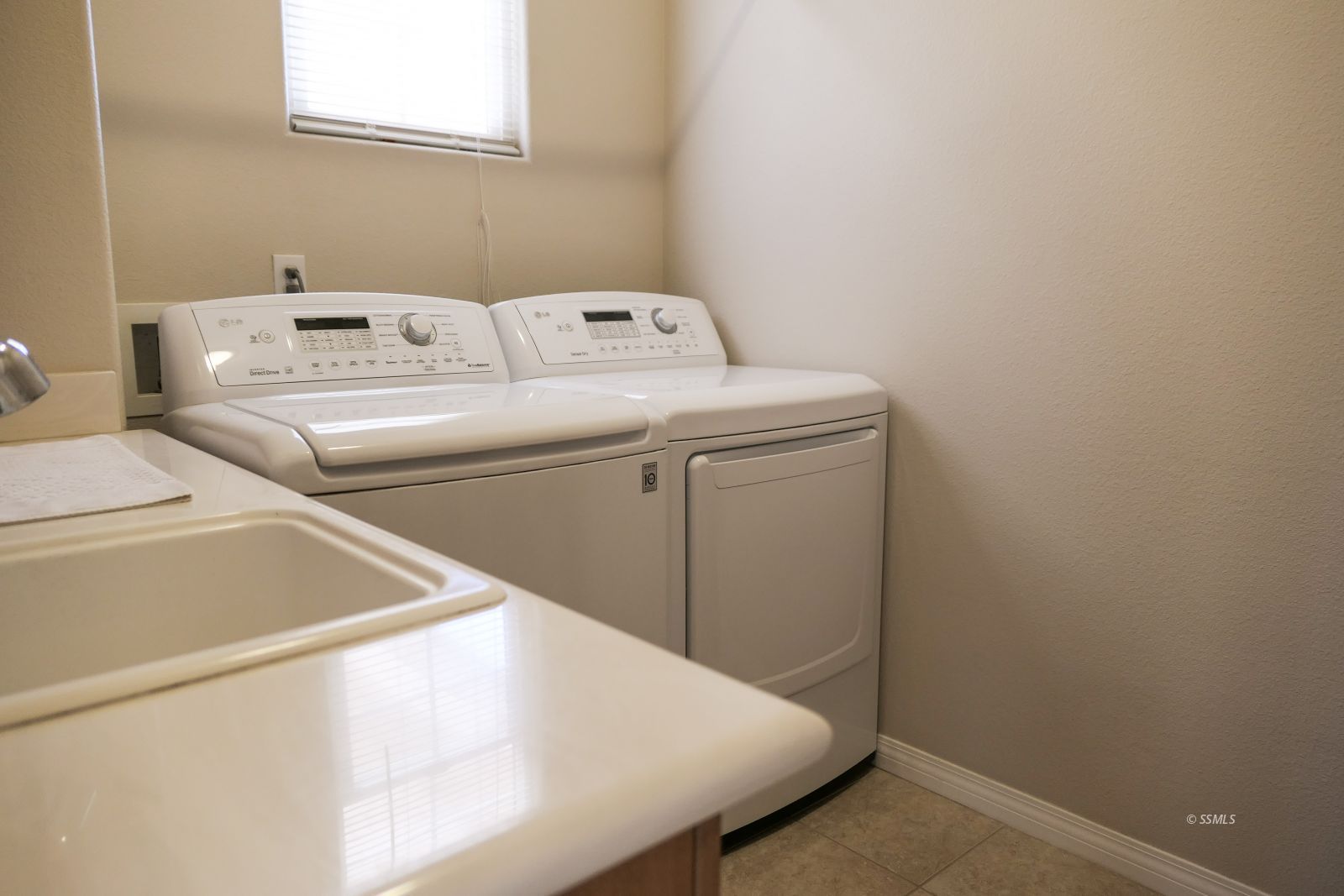 120 West Franklin Avenue Ridgecrest, CA 93555 - Photo 41 of 49 a utility room with dryer and washer