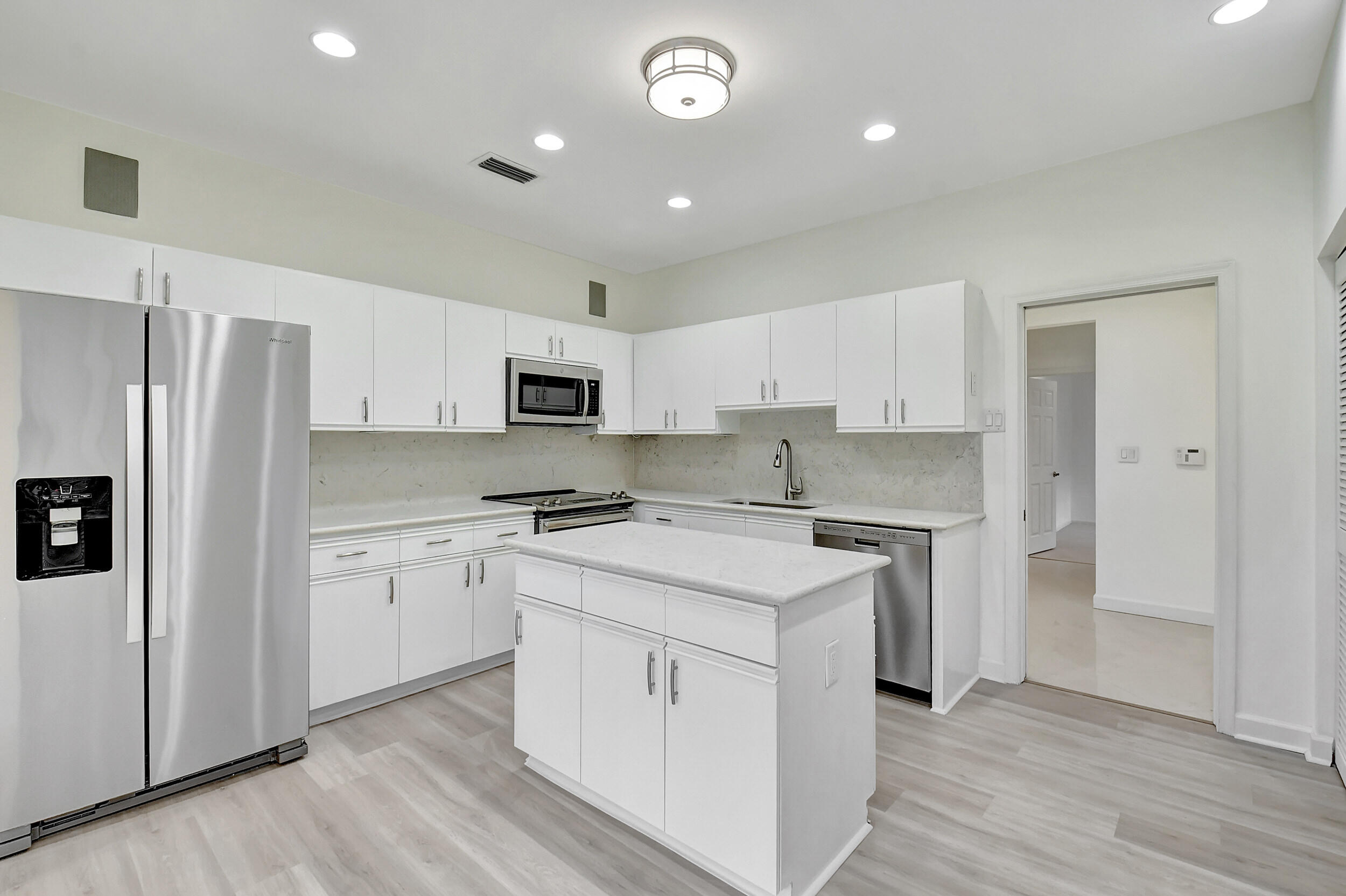 7628 Elm Ridge Drive, Unit 10U Boca Raton, FL 33433 - Photo 5 of 19 modern kitchen