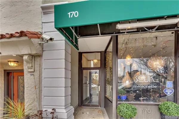 $2,200 | 168-170 Myrtle Boulevard, Unit B, Larchmont, NY 10538