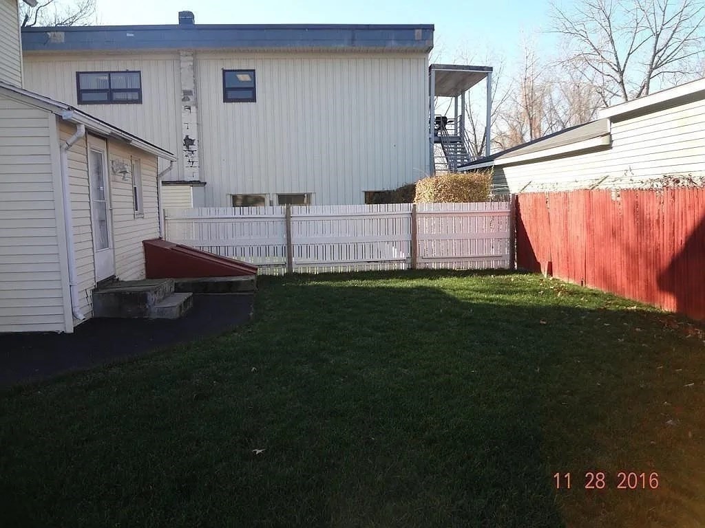 64 Berkshire Avenue Springfield, MA 01109 - Photo 5 of 24