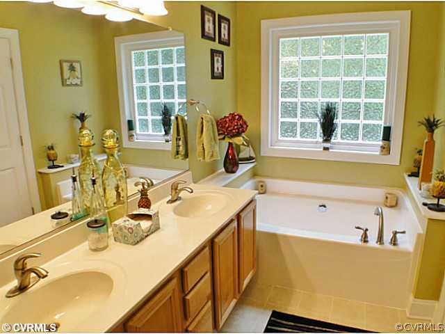 3120 Barnack Road Midlothian, VA 23112 - Photo 15 of 24 Master Bath