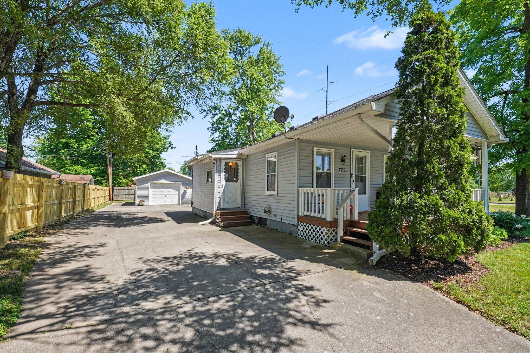 722 South Grant Avenue Three Rivers, MI 49093 - Photo 19 of 26 020_file_3816