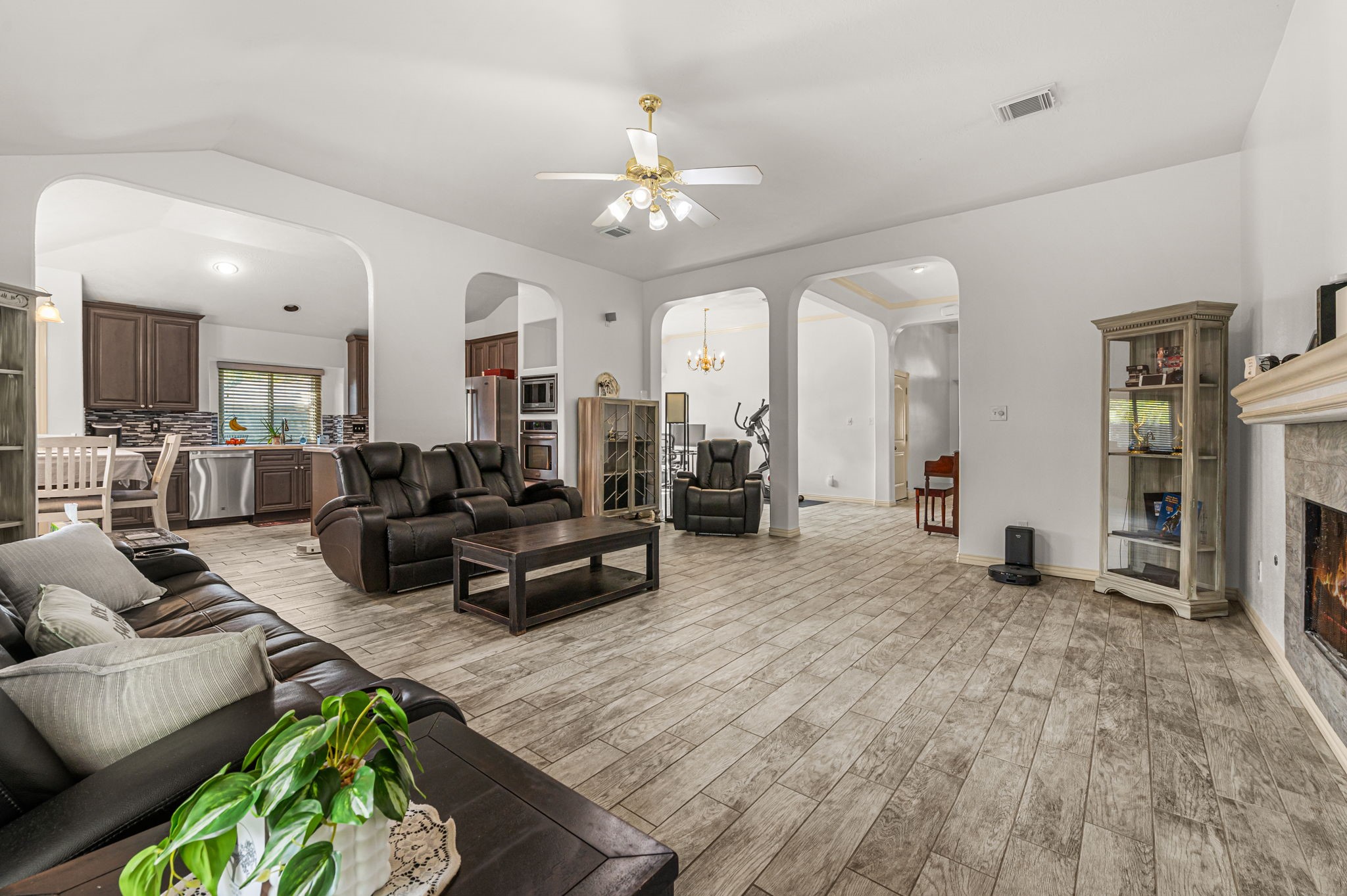 6115 Caroline Green Court Spring, TX 77373 - Photo 8 of 32