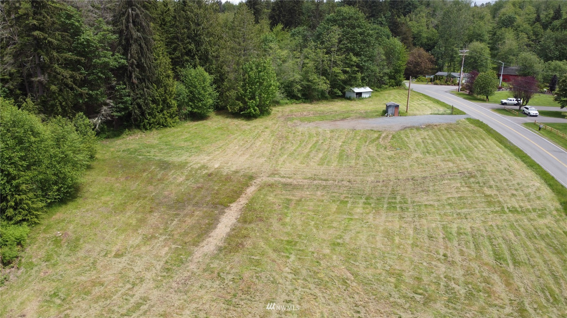 3514 Newberg Road Snohomish, WA 98290 - Photo 4 of 6 a view of a swimming pool with a yard