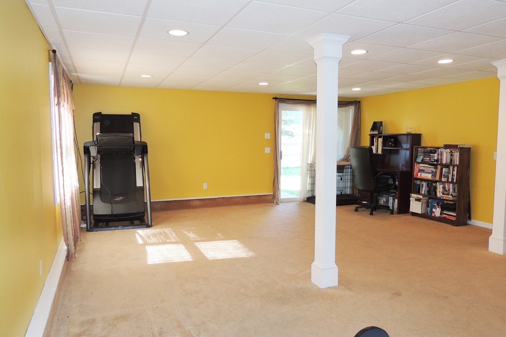 208 Jeffrey Road Springfield, MA 01119 - Photo 18 of 28