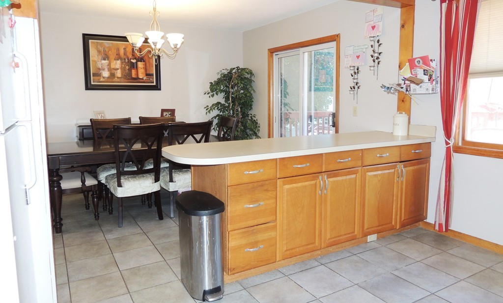208 Jeffrey Road Springfield, MA 01119 - Photo 8 of 28