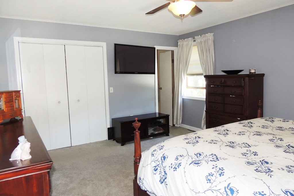 208 Jeffrey Road Springfield, MA 01119 - Photo 10 of 28