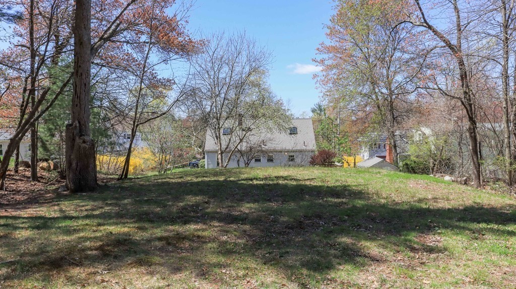 362 Concord Road Billerica, MA 01821 - Photo 4 of 37 Gallery Image 4