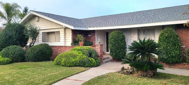 $539,500 | 5877 East Dwight Way, Fresno, CA 93727