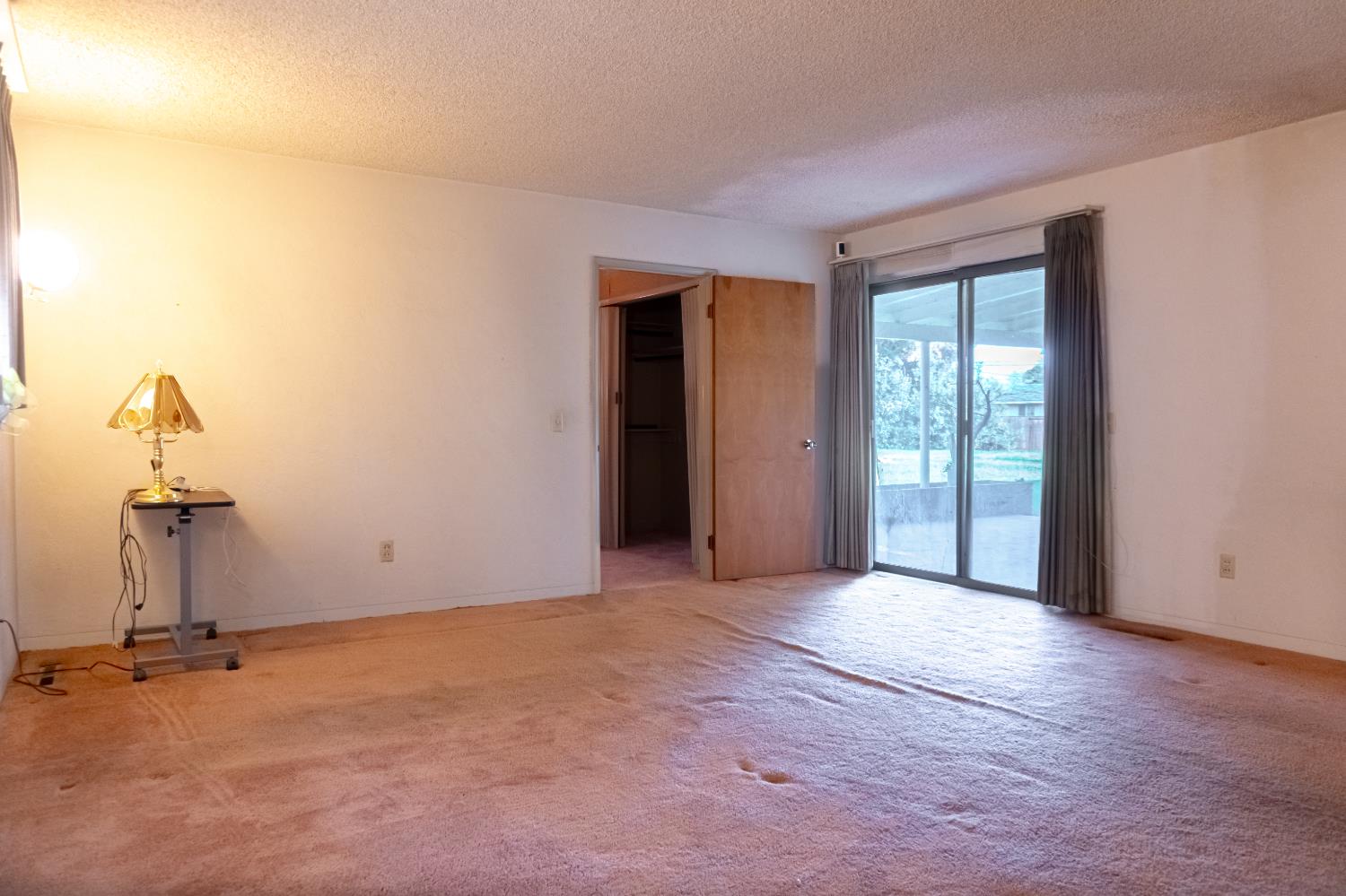 5877 East Dwight Way Fresno, CA 93727 - Photo 18 of 31 an empty room with a door