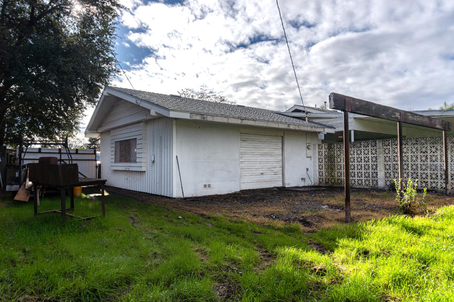 5877 East Dwight Way Fresno, CA 93727 - Photo 27 of 31 a backyard of a house with table and chairs