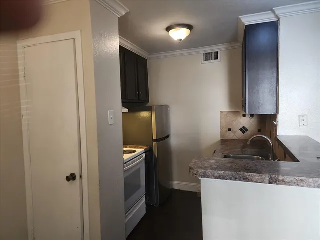 $1,090 | 1603 North Garrett Avenue, Unit 204, Dallas, TX 75206