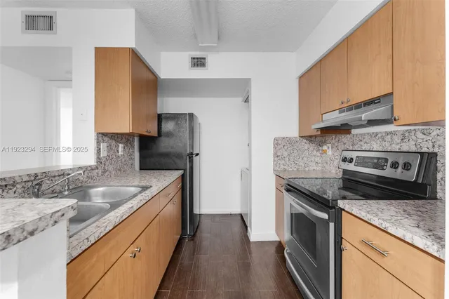 $2,050 | 15221 Southwest 80th Street, Unit 112, Miami, FL 33193