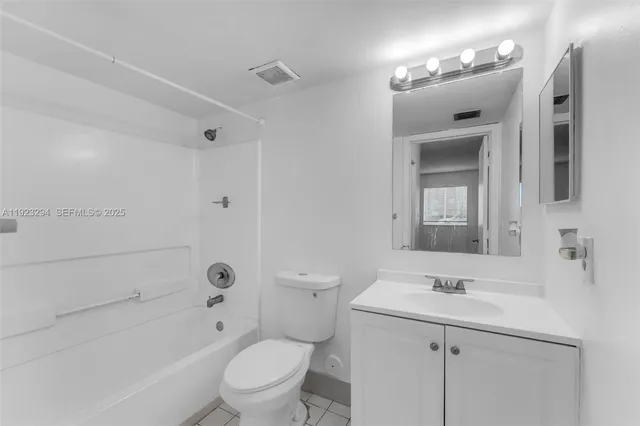 $2,050 | 15221 Southwest 80th Street, Unit 112, Miami, FL 33193