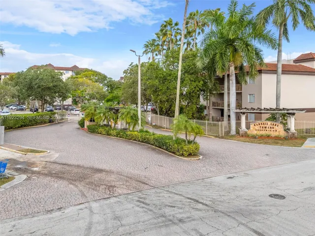 $2,050 | 15221 Southwest 80th Street, Unit 112, Miami, FL 33193