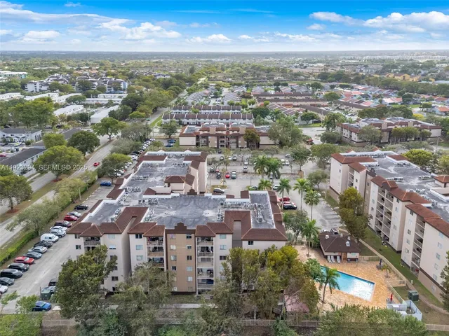 $2,050 | 15221 Southwest 80th Street, Unit 112, Miami, FL 33193