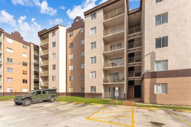 $2,050 | 15221 Southwest 80th Street, Unit 112, Miami, FL 33193
