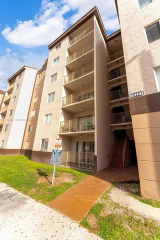 $2,050 | 15221 Southwest 80th Street, Unit 112, Miami, FL 33193
