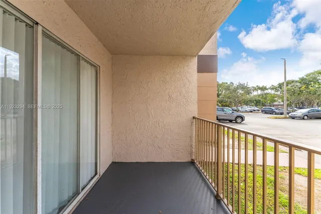 $2,050 | 15221 Southwest 80th Street, Unit 112, Miami, FL 33193