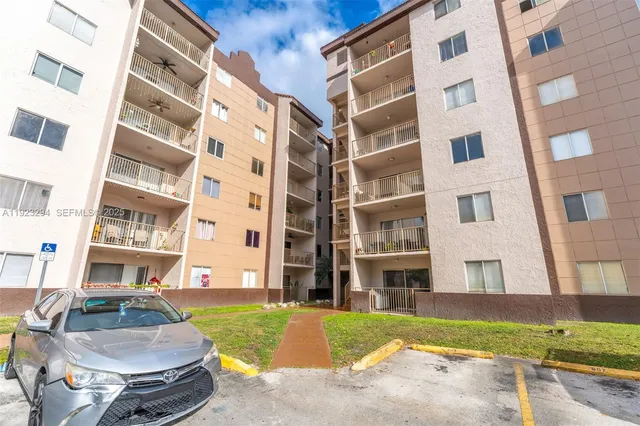 $2,050 | 15221 Southwest 80th Street, Unit 112, Miami, FL 33193