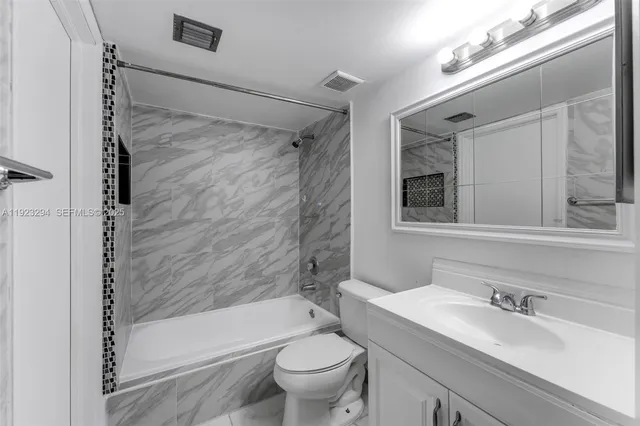 $2,050 | 15221 Southwest 80th Street, Unit 112, Miami, FL 33193