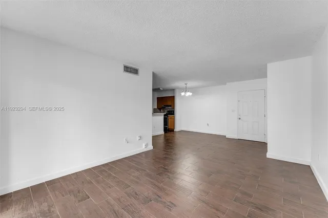 $2,050 | 15221 Southwest 80th Street, Unit 112, Miami, FL 33193