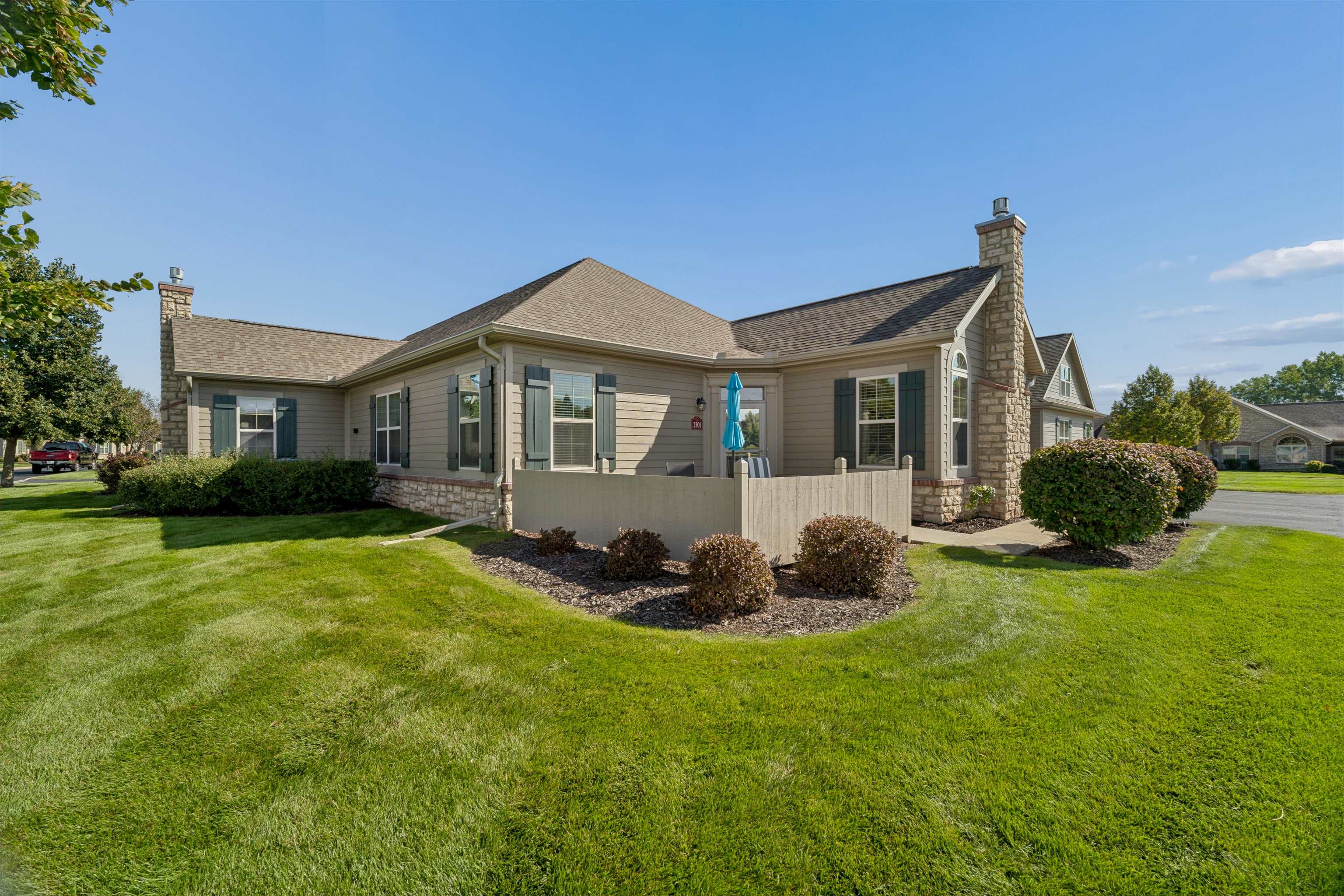 2301 East Tuscany Way Appleton, WI 54913 - Photo 2 of 25 Gallery Image 2