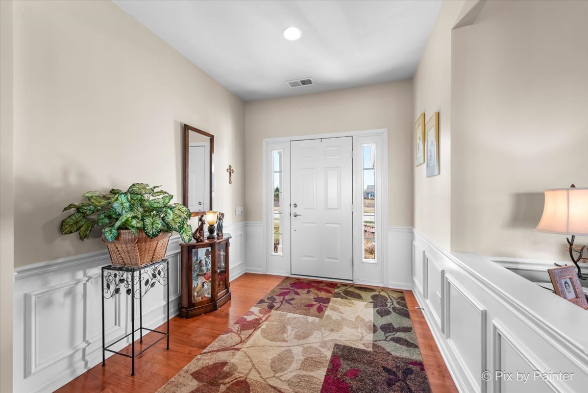 12290 Russet Lane Huntley, IL 60142 - Photo 3 of 38 a bedroom with bed and a potted plant