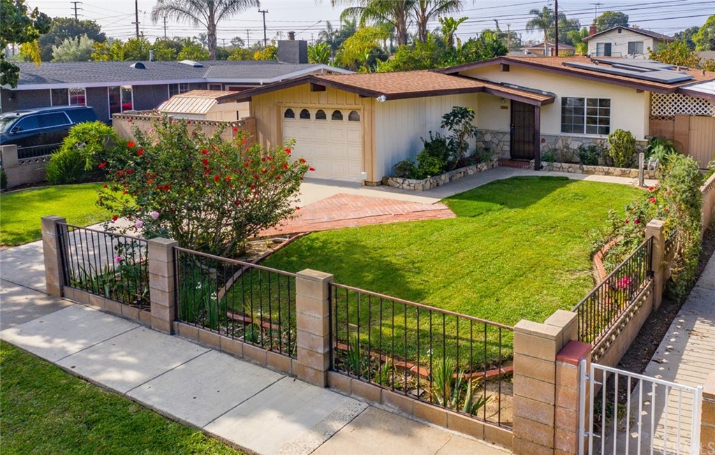 a view of a house with backyard and sitting area